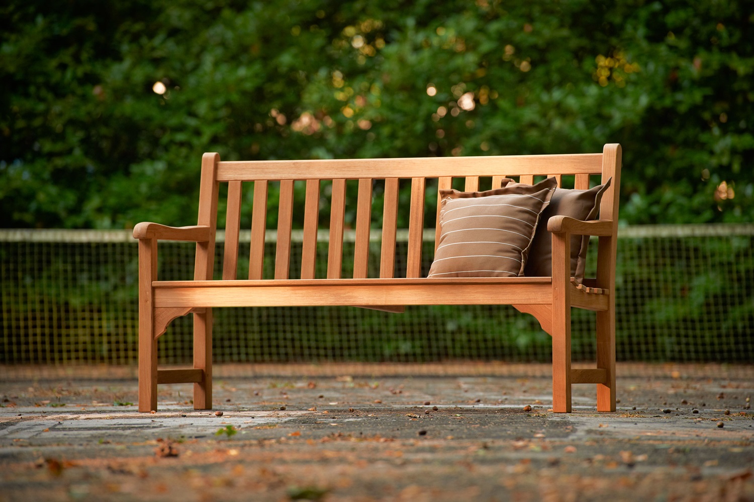 Traditional Teak ANNA bank